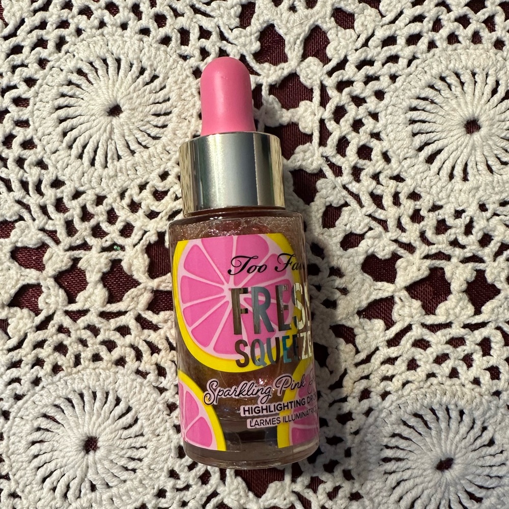Too Faced Sparkling Pink Grapefruit Fresh Squeeze Dew Drops Liquid Highlighter